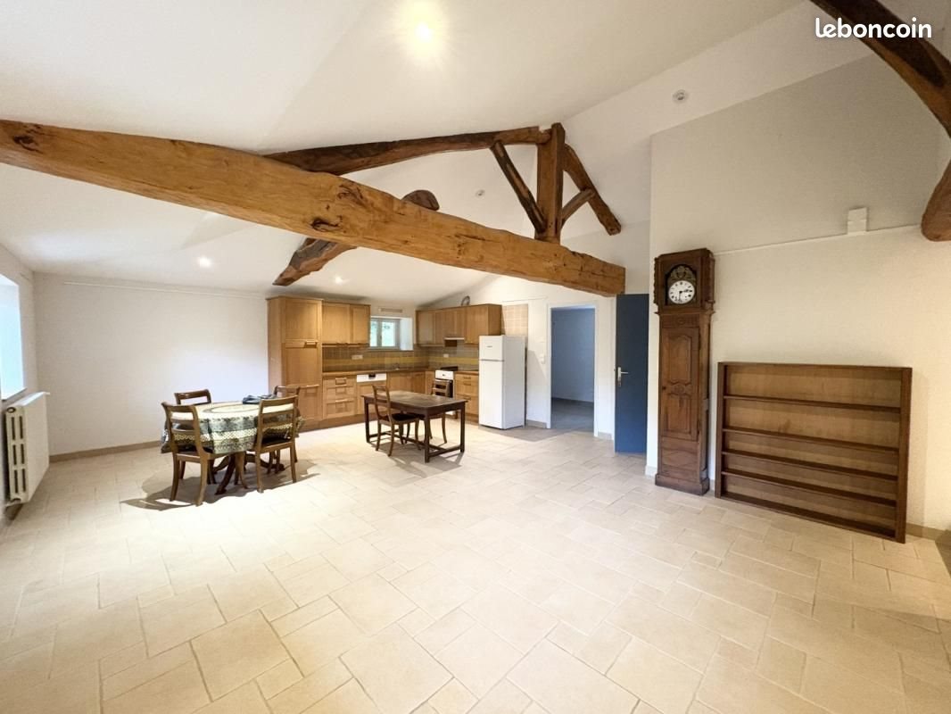 Appartement à louer, 111m², Saint-Didier-sur-Beaujeu