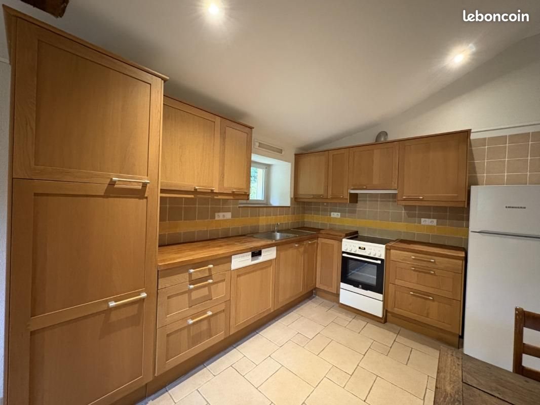 Appartement à louer, 111m², Saint-Didier-sur-Beaujeu
