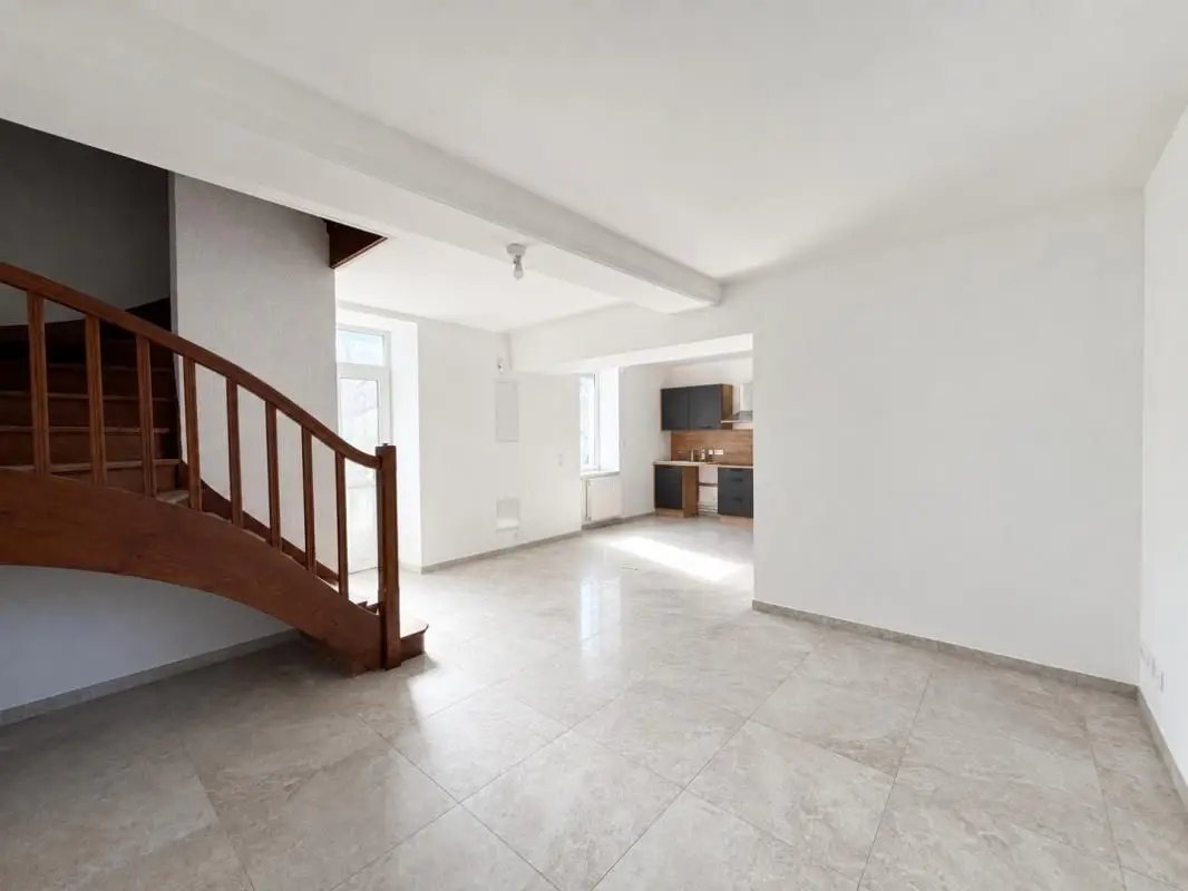 Maison à louer, 82m², Guéreins