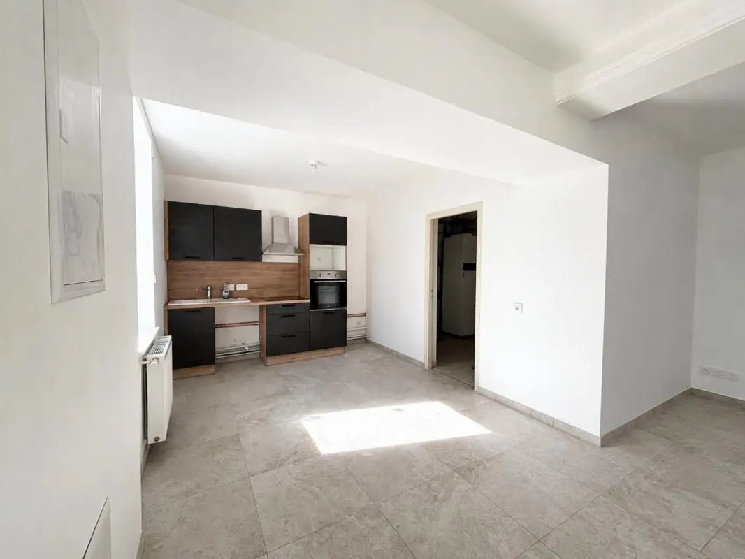 Maison à louer, 82m², Guéreins