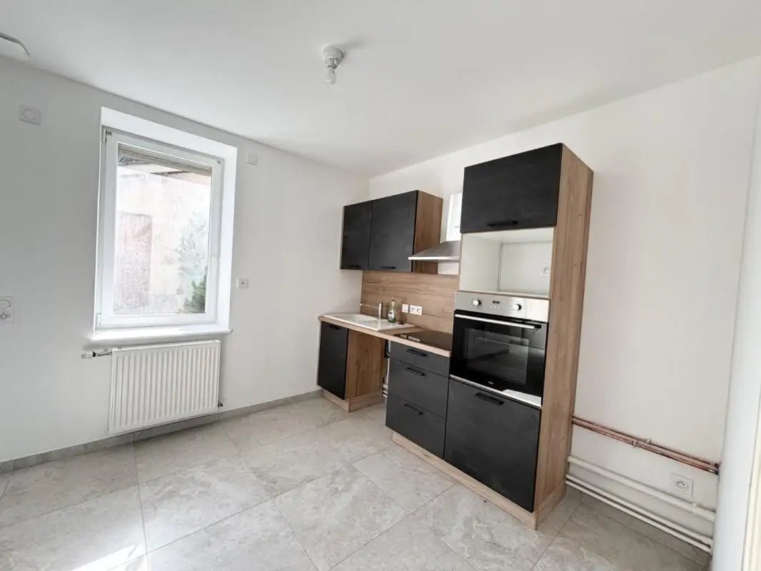 Maison à louer, 82m², Guéreins
