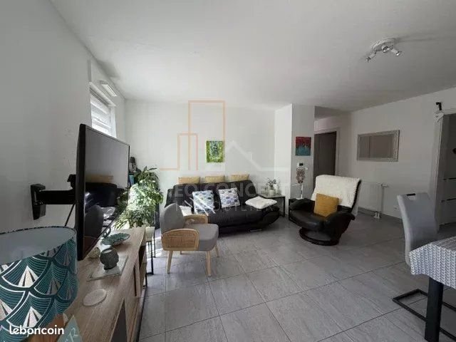 Appartement à louer, 73m², Gries