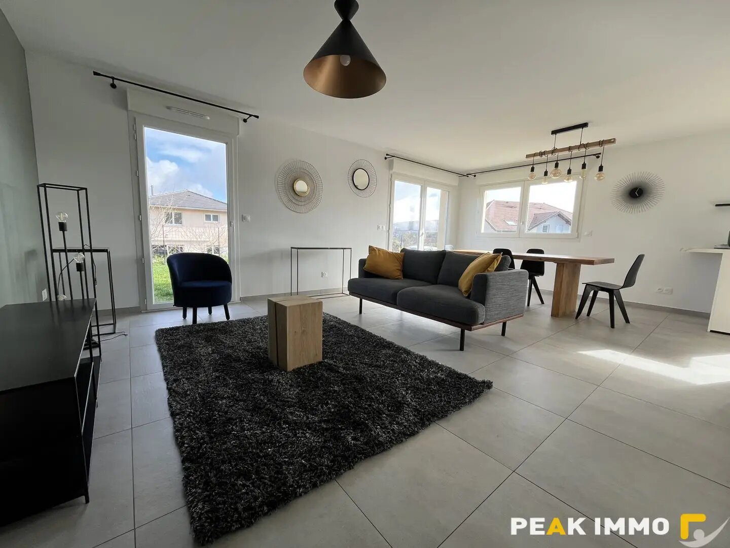Appartement à louer, 92m², Sallenôves