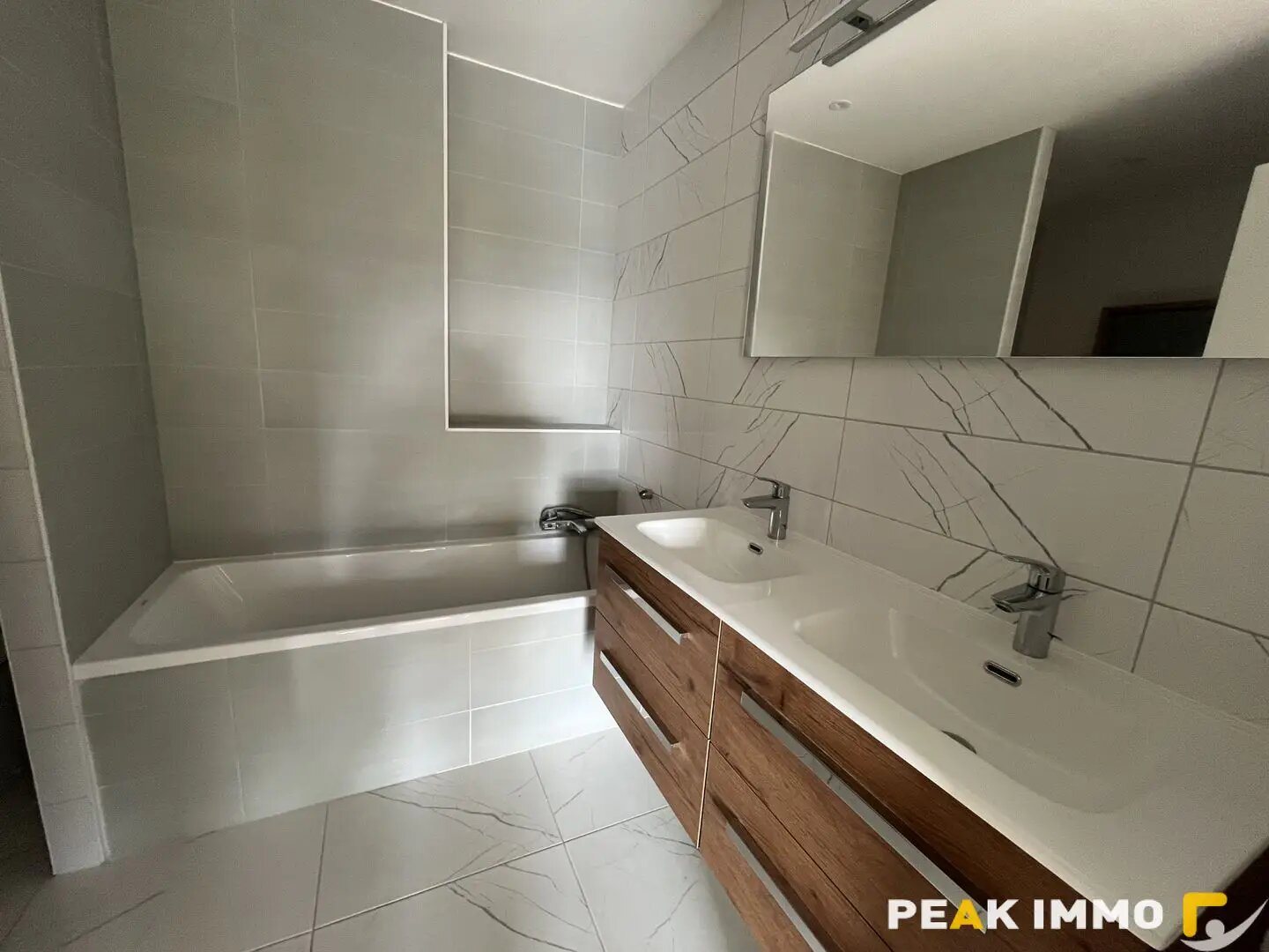 Appartement à louer, 92m², Sallenôves