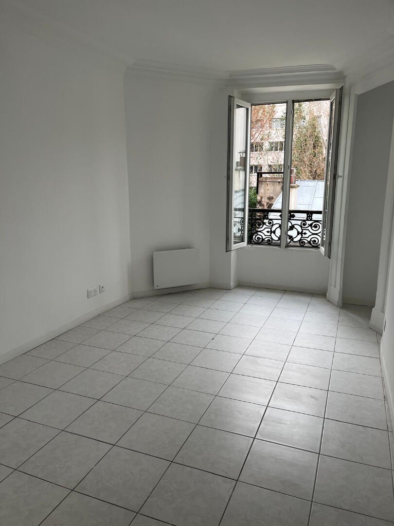 Maison à louer, 2m², Paris 18ème