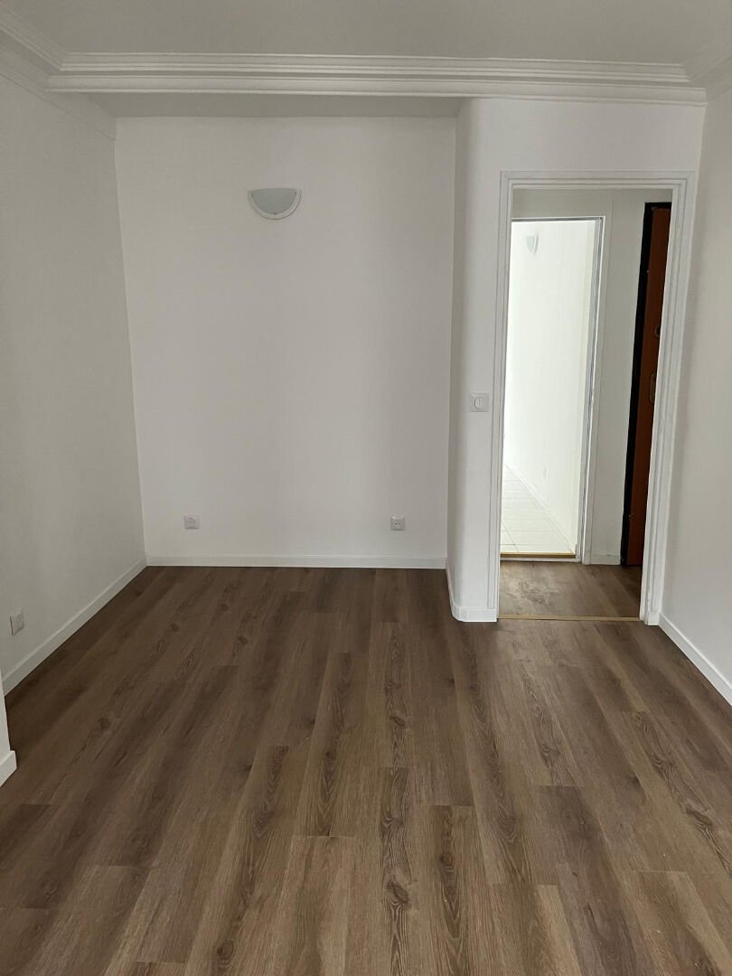 Maison à louer, 2m², Paris 18ème