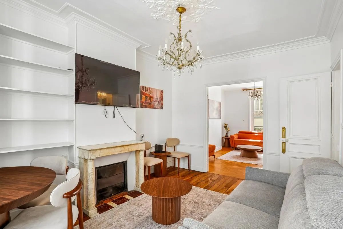 Appartement à louer, 2m², Paris 8ème