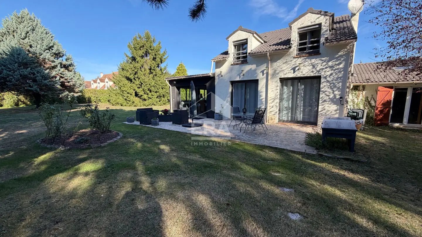 Maison à vendre, 161m², Crespières