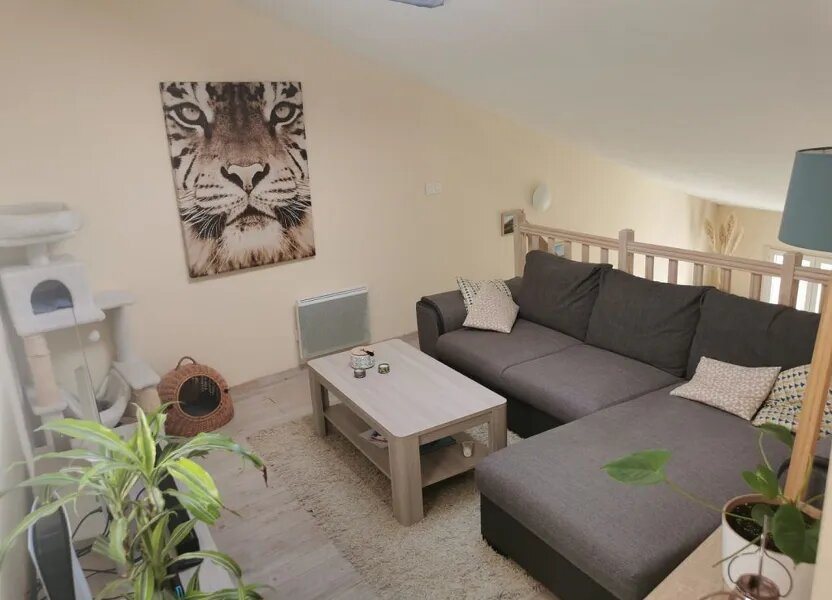 Appartement à louer, 71m², Estézargues