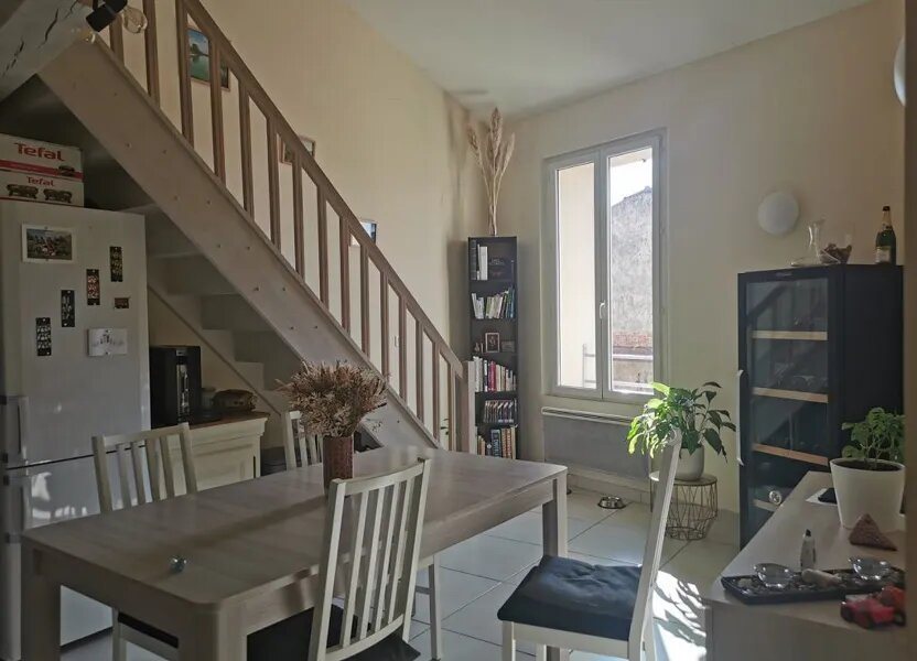 Appartement à louer, 71m², Estézargues