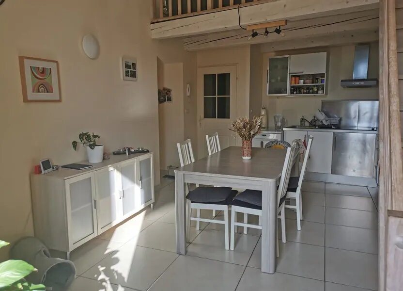 Appartement à louer, 71m², Estézargues
