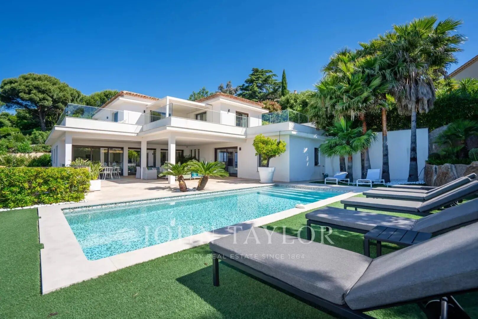 Maison à louer, 350m², Roquebrune-sur-Argens