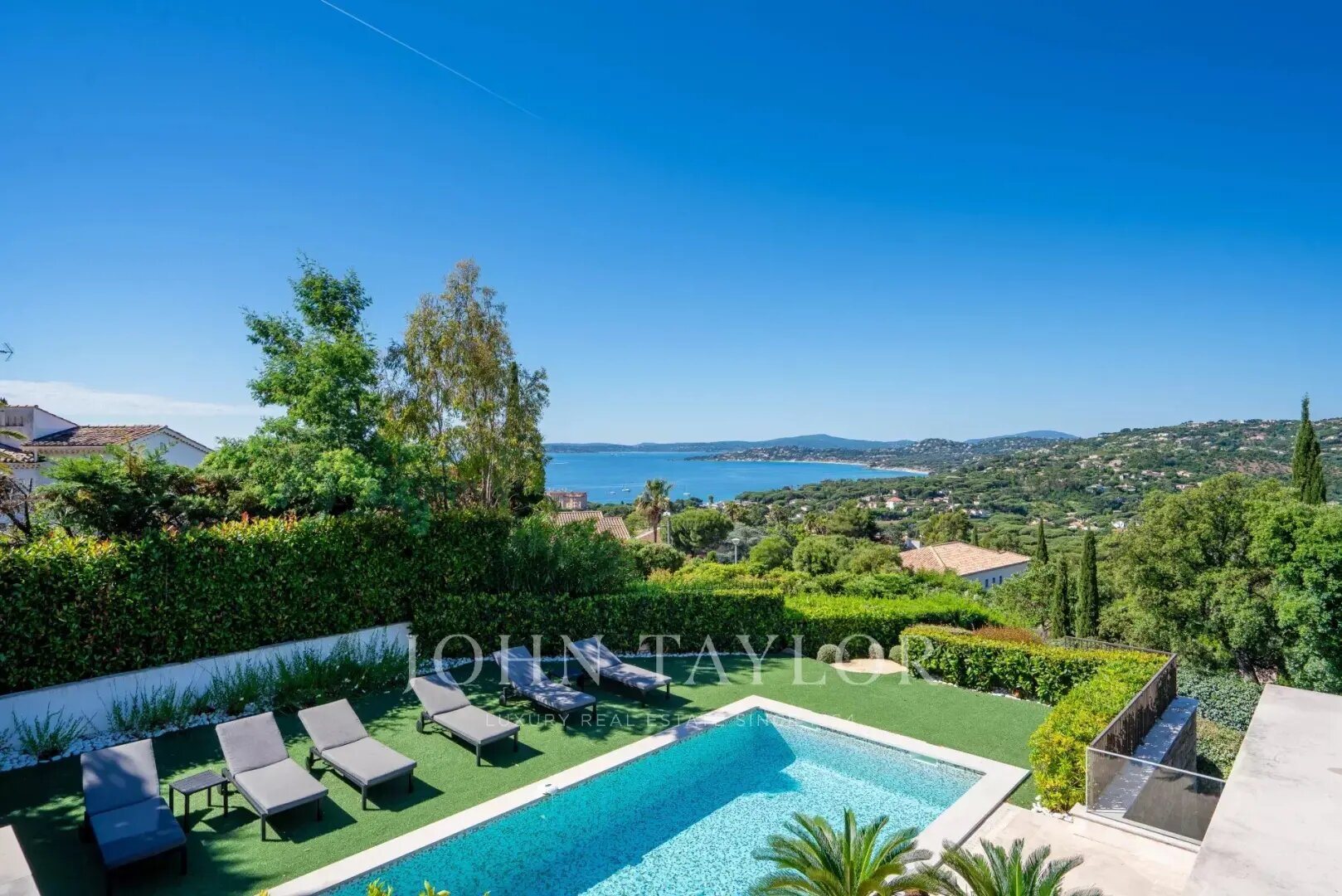 Maison à louer, 350m², Roquebrune-sur-Argens