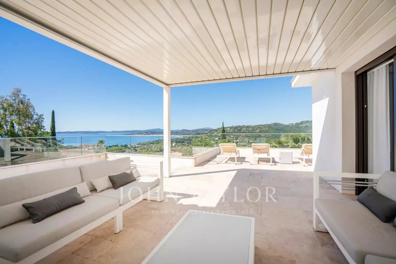 Maison à louer, 350m², Roquebrune-sur-Argens