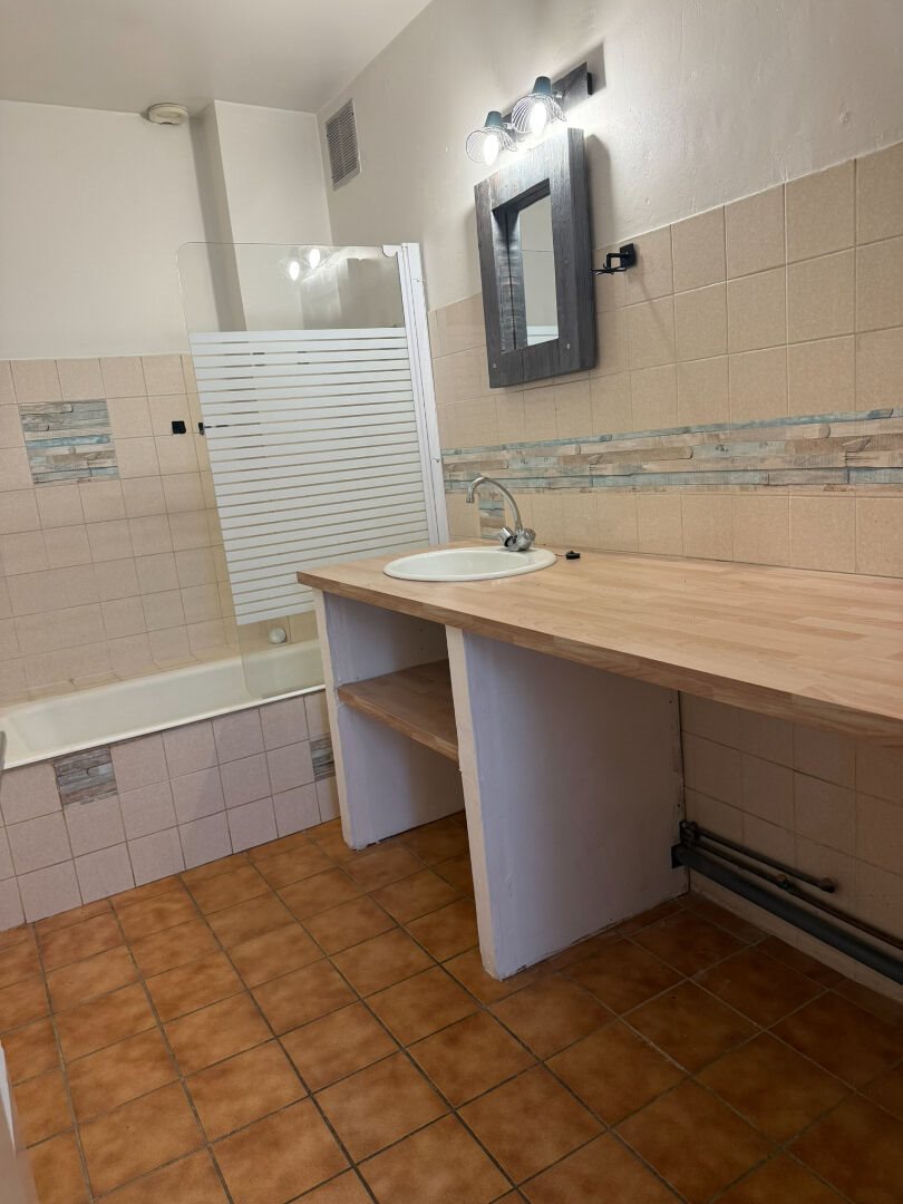 Appartement à louer, 70m², La Crau