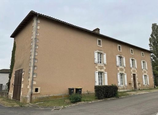 Immeuble 2 pièces 176 m² · à Valence-en-Poitou · 176 m² · 159 000 €