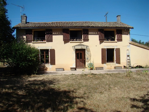 5 pièces 121 m² · à Champagné-Saint-Hilaire · 121 m² · 100 000 €
