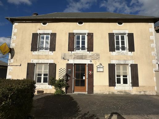 Maison 5 pièces 140 m² · à Valence-en-Poitou · 140 m² · 75 000 €