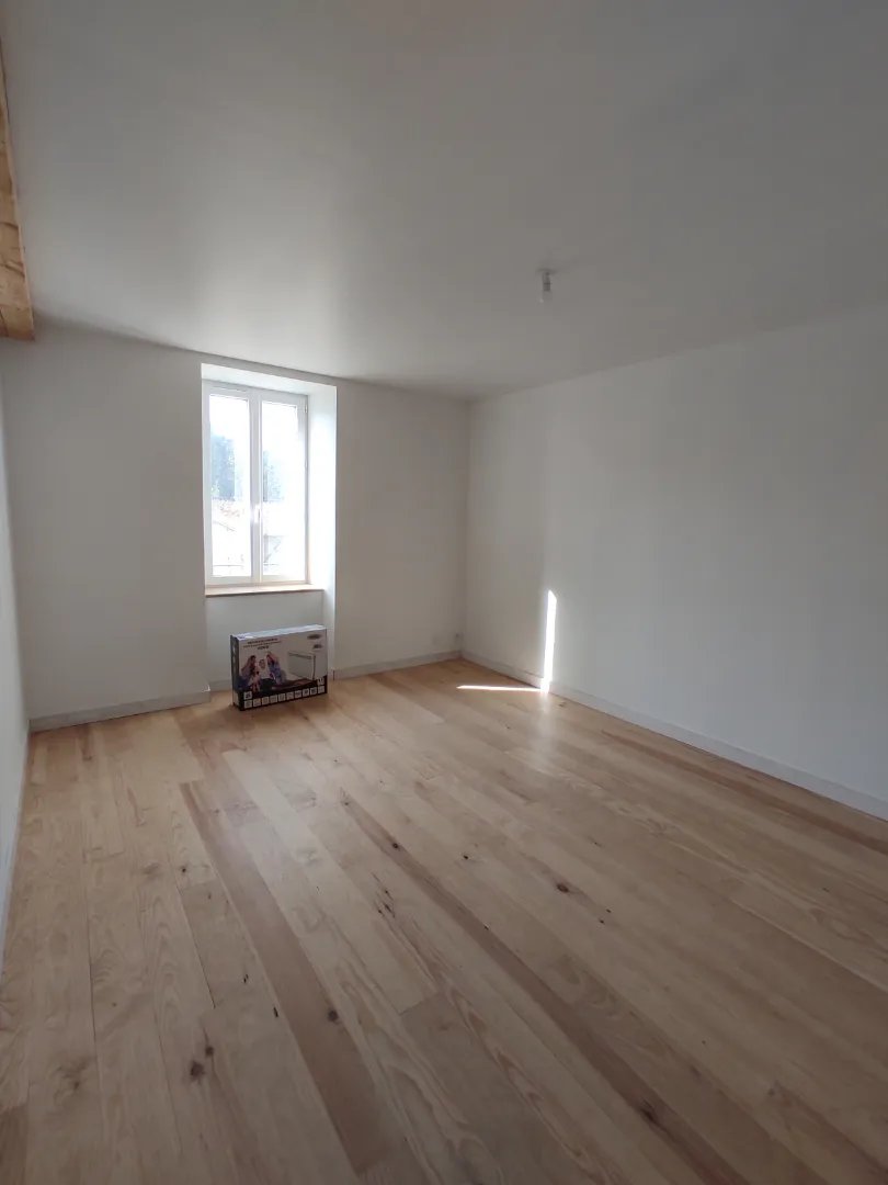 Maison à louer, 109m², Eyjeaux