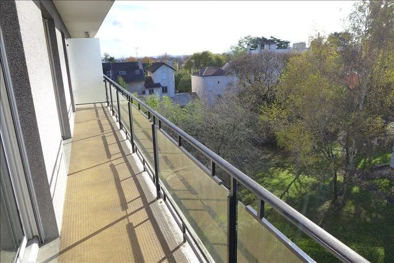 Appartement à louer, 91m², Garches