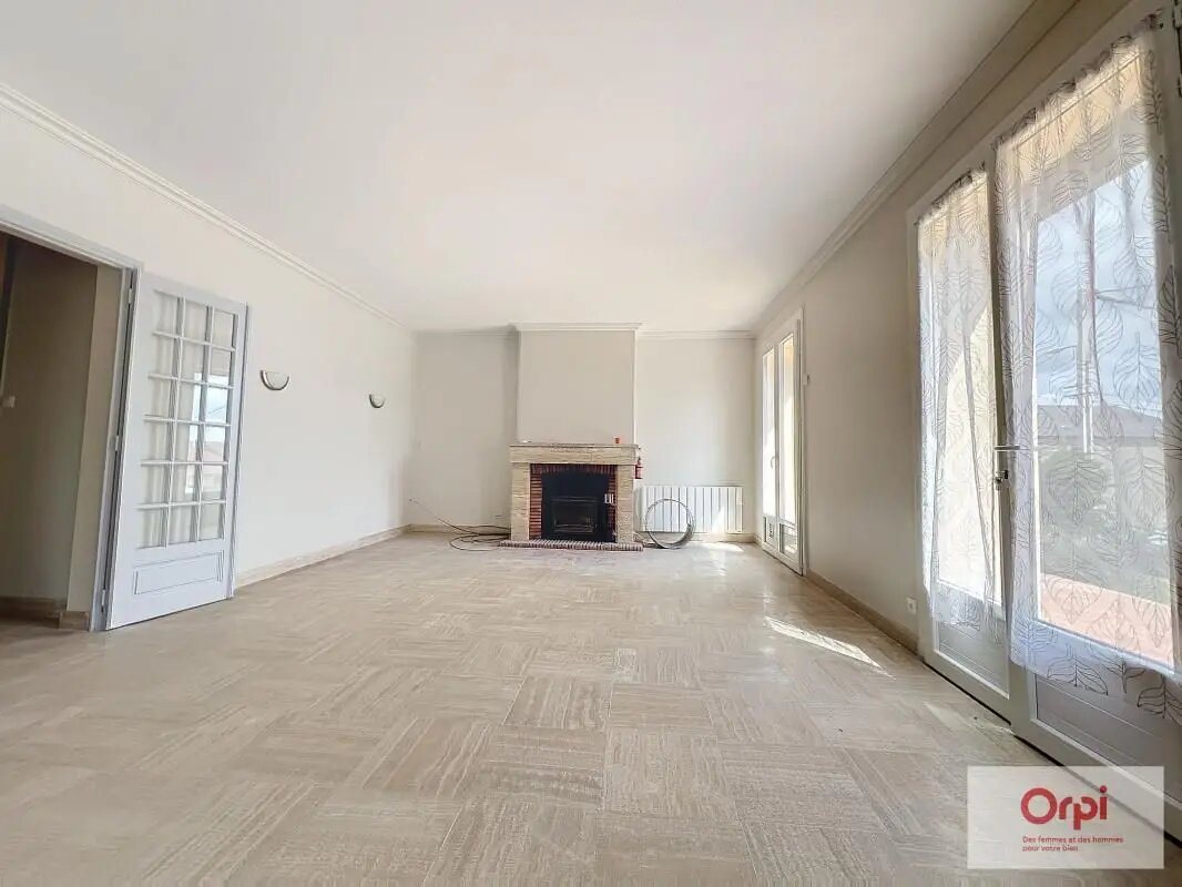 Maison à louer, 176m², Montmarault