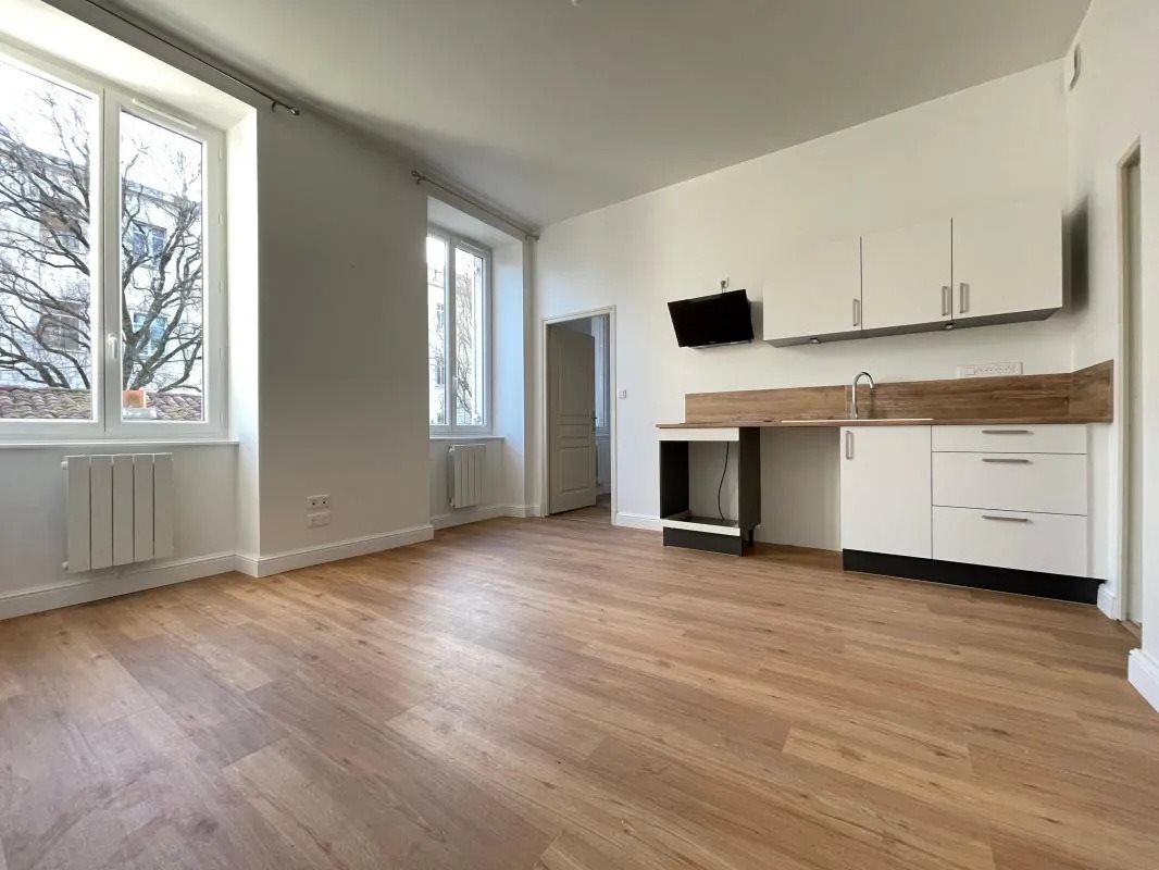 Appartement à louer, 40m², Saintes