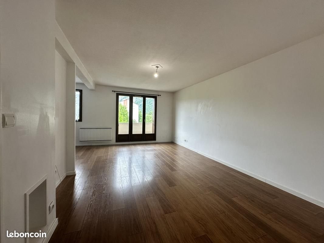 Appartement à louer, 80m², Sassenage