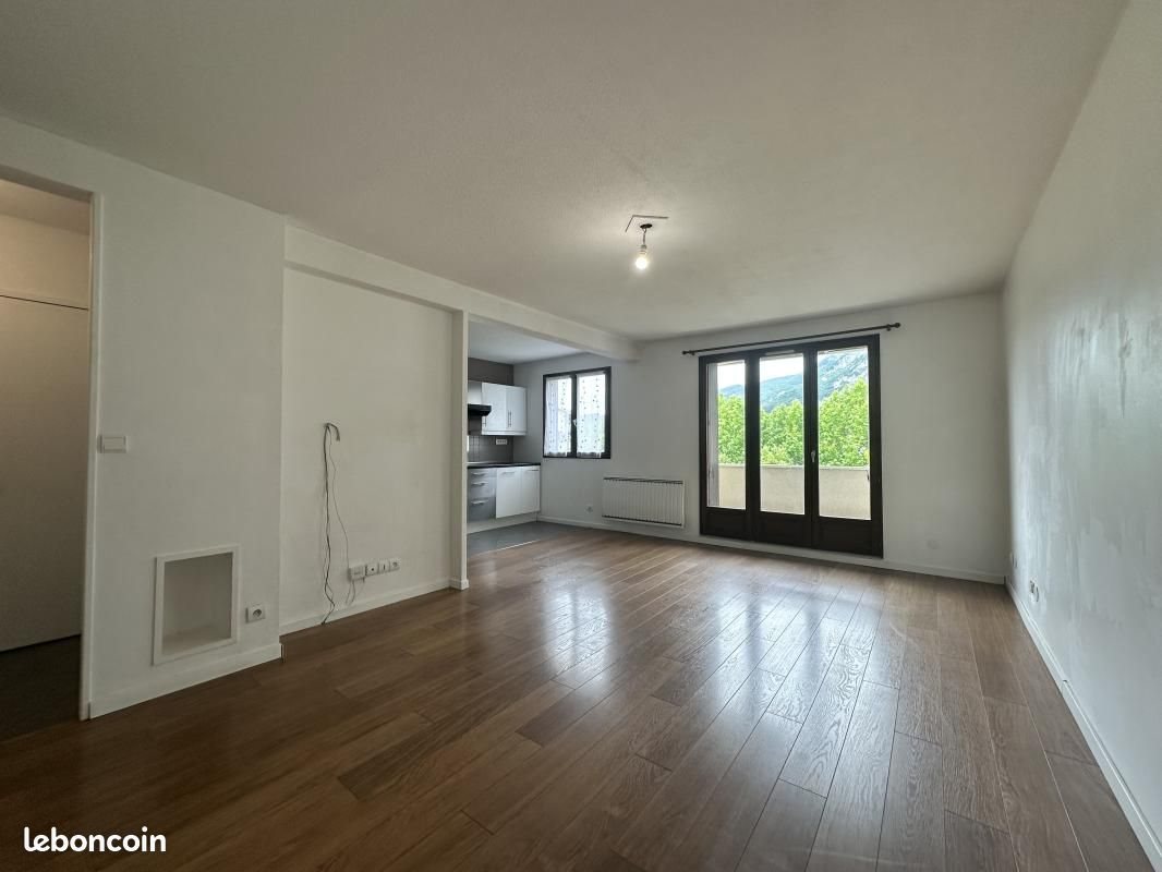 Appartement à louer, 80m², Sassenage