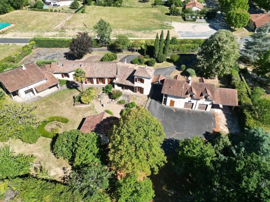 Maison à vendre, 390m², Antonne-et-Trigonant