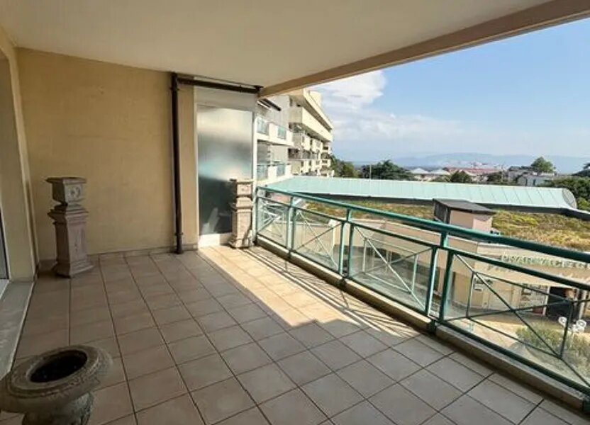 Appartement à louer, 72m², Gex