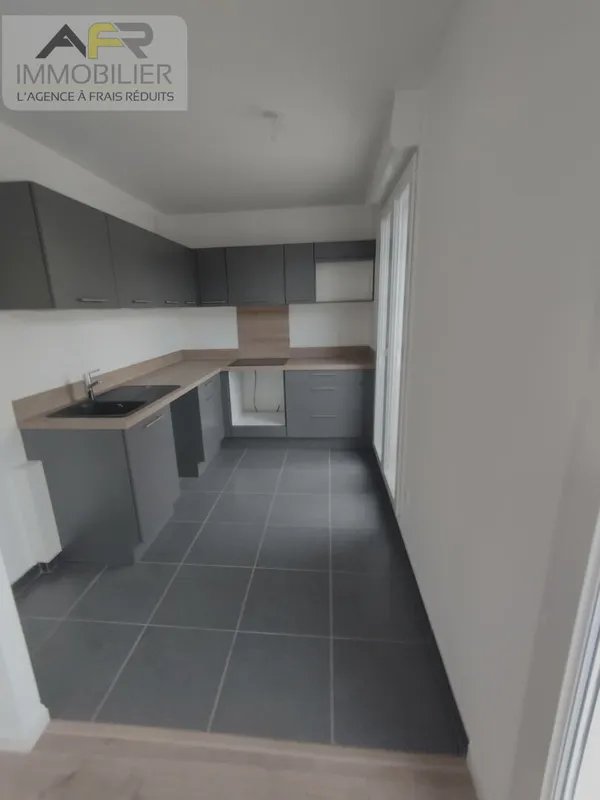 Appartement à louer, 79m², Cergy
