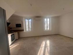 Appartement à louer, 61m², Riez