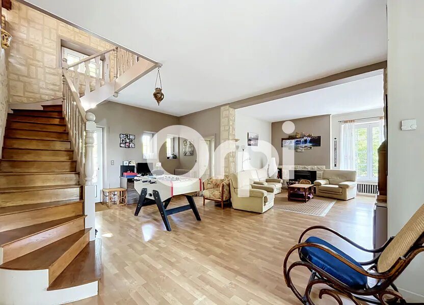Maison à vendre, 219m², Saint-Pantaléon-de-Larche