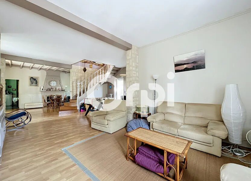 Maison à vendre, 219m², Saint-Pantaléon-de-Larche