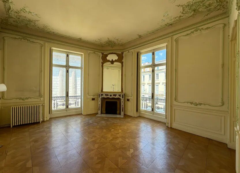 Appartement à louer, 221m², Nîmes