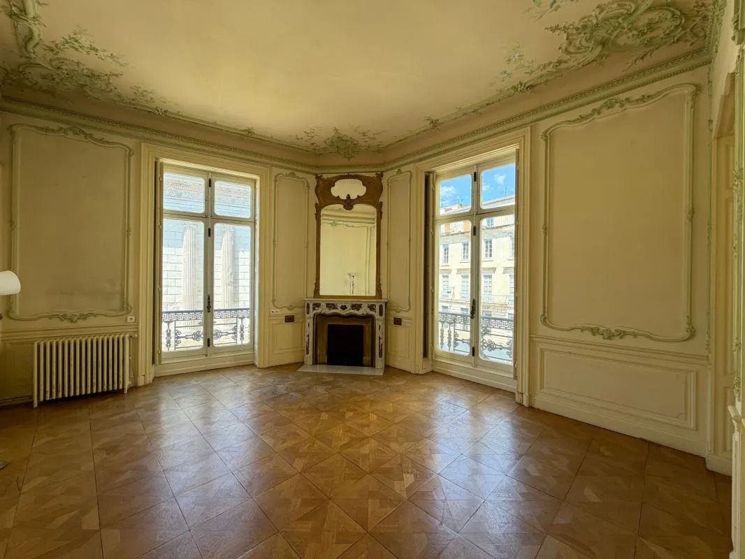 Appartement à louer, 221m², Nîmes