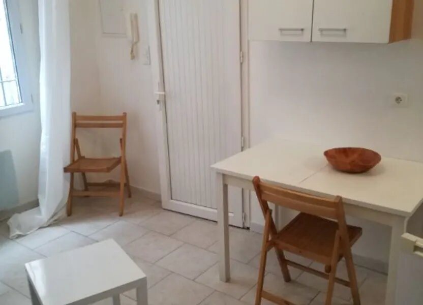 Appartement à louer, 27m², Nîmes
