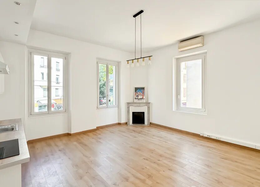 Appartement à louer, 58m², Antibes