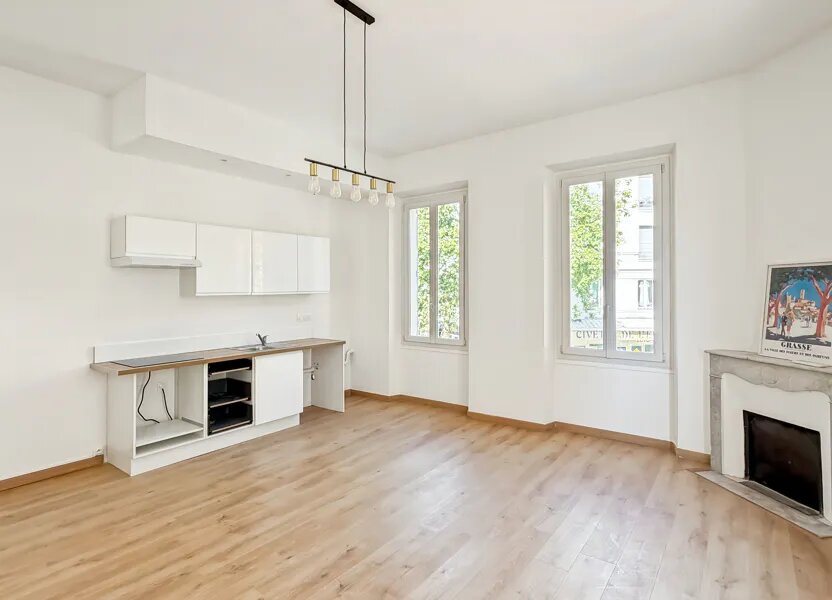 Appartement à louer, 58m², Antibes