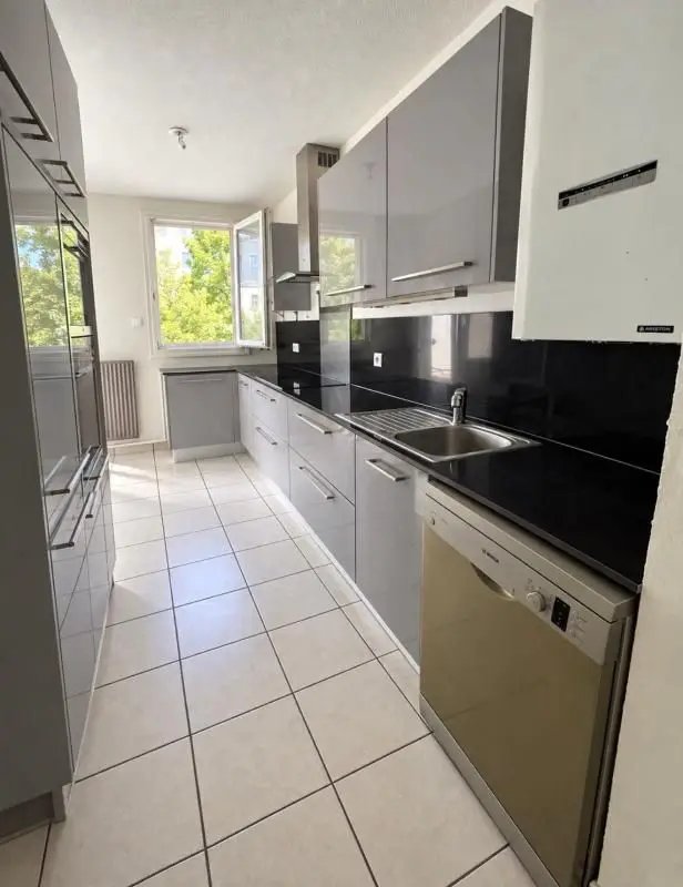 Appartement à louer, 80m², Saint-Egrève
