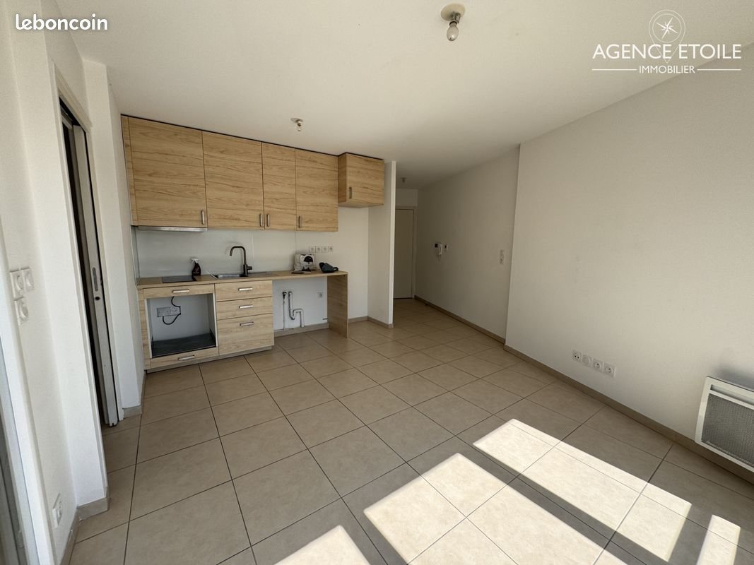 Appartement à louer, 40m², Marseille 8ème