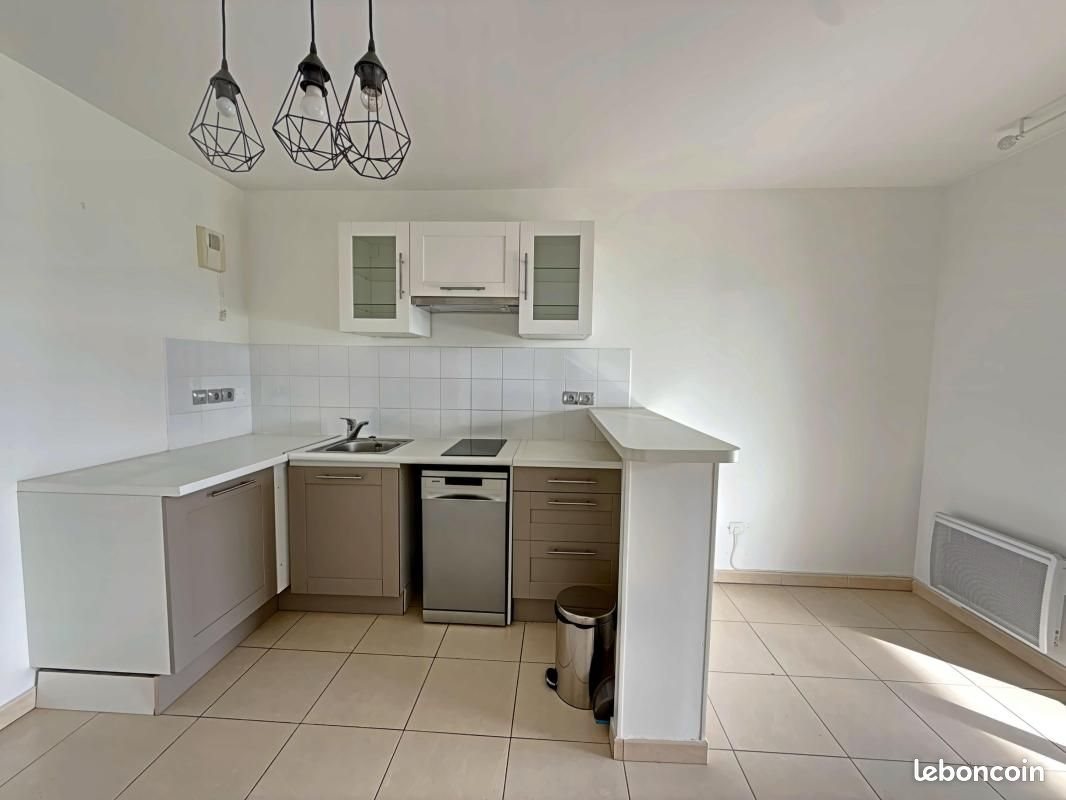 Appartement à louer, 33m², Marseille 8ème