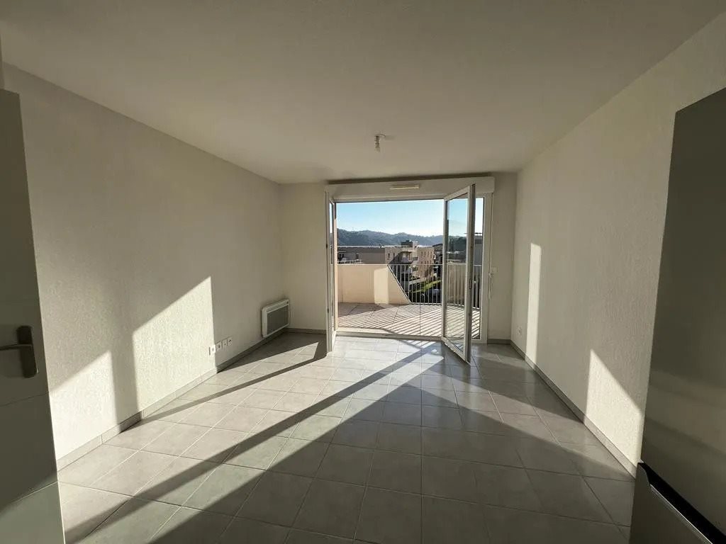 Appartement à louer, 40m², Carros