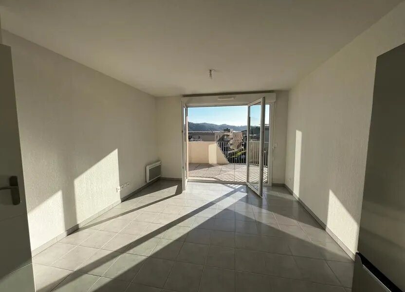 Appartement à louer, 40m², Carros