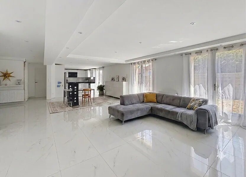 Maison à vendre, 221m², Bonson