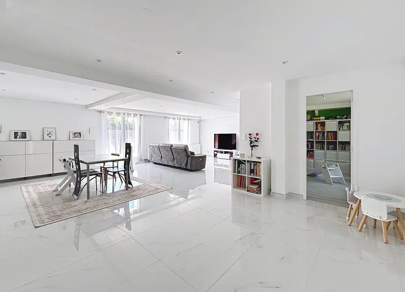Maison à vendre, 221m², Bonson