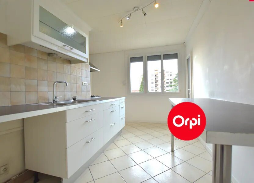 Appartement à louer, 89m², Saint-Priest
