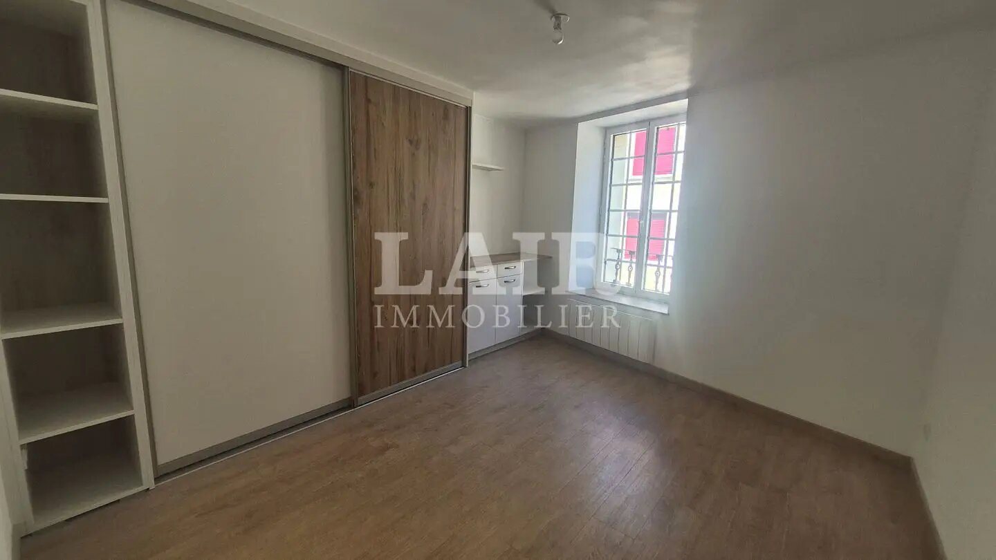Maison à louer, 144m², Essay