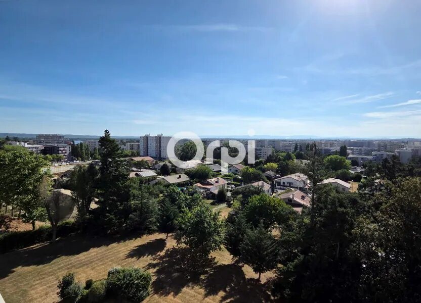 Appartement à vendre, 45m², Décines-Charpieu