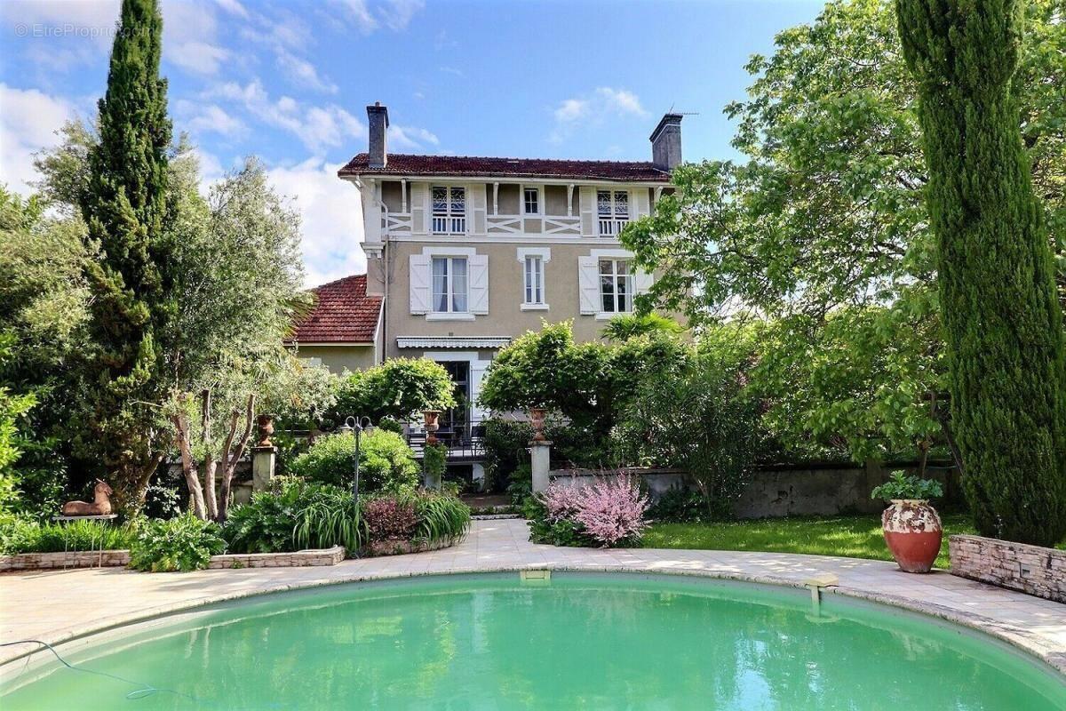 Maison à vendre, 347m², Jurançon